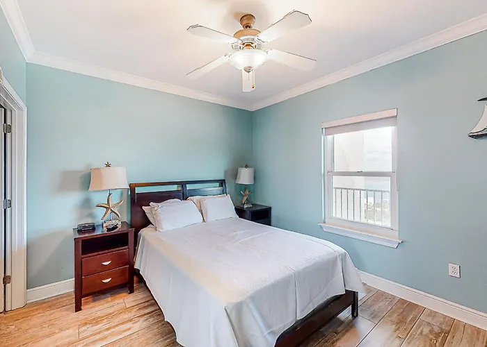Crystal Shores West Ph1403