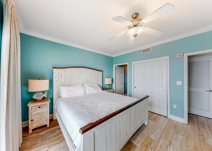 Crystal Shores West Ph1403 Apartment *