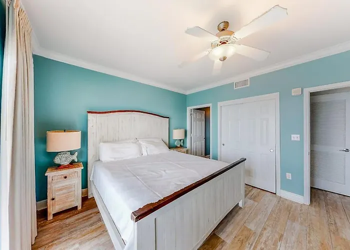 Crystal Shores West Ph1403 *